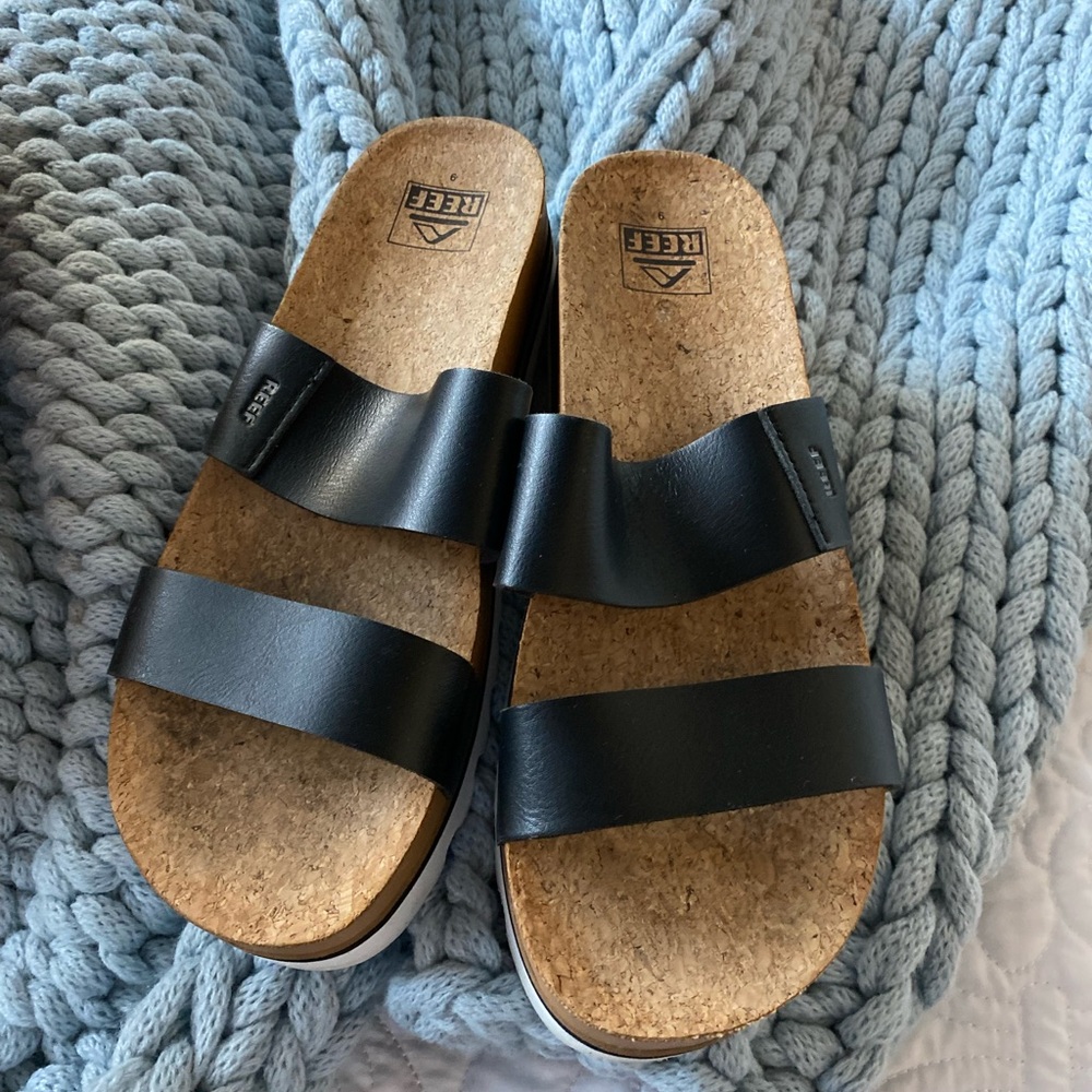 Reef Slide Sandals. Black